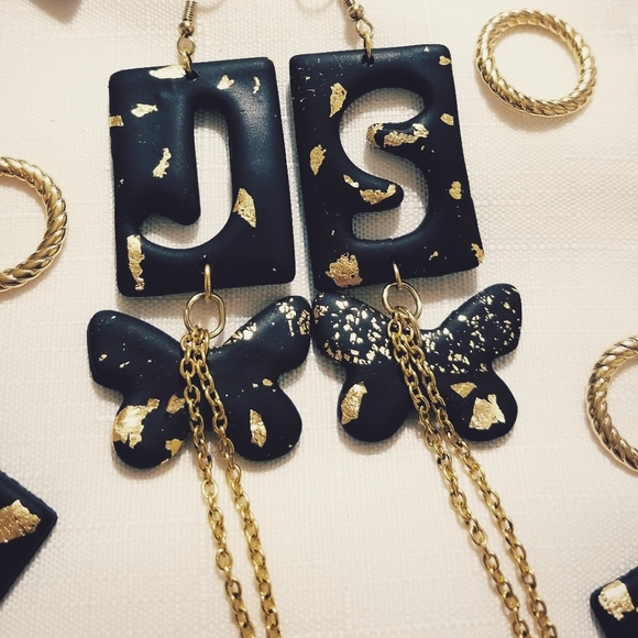 Your Initial Earrings please - Picture 5 of 5